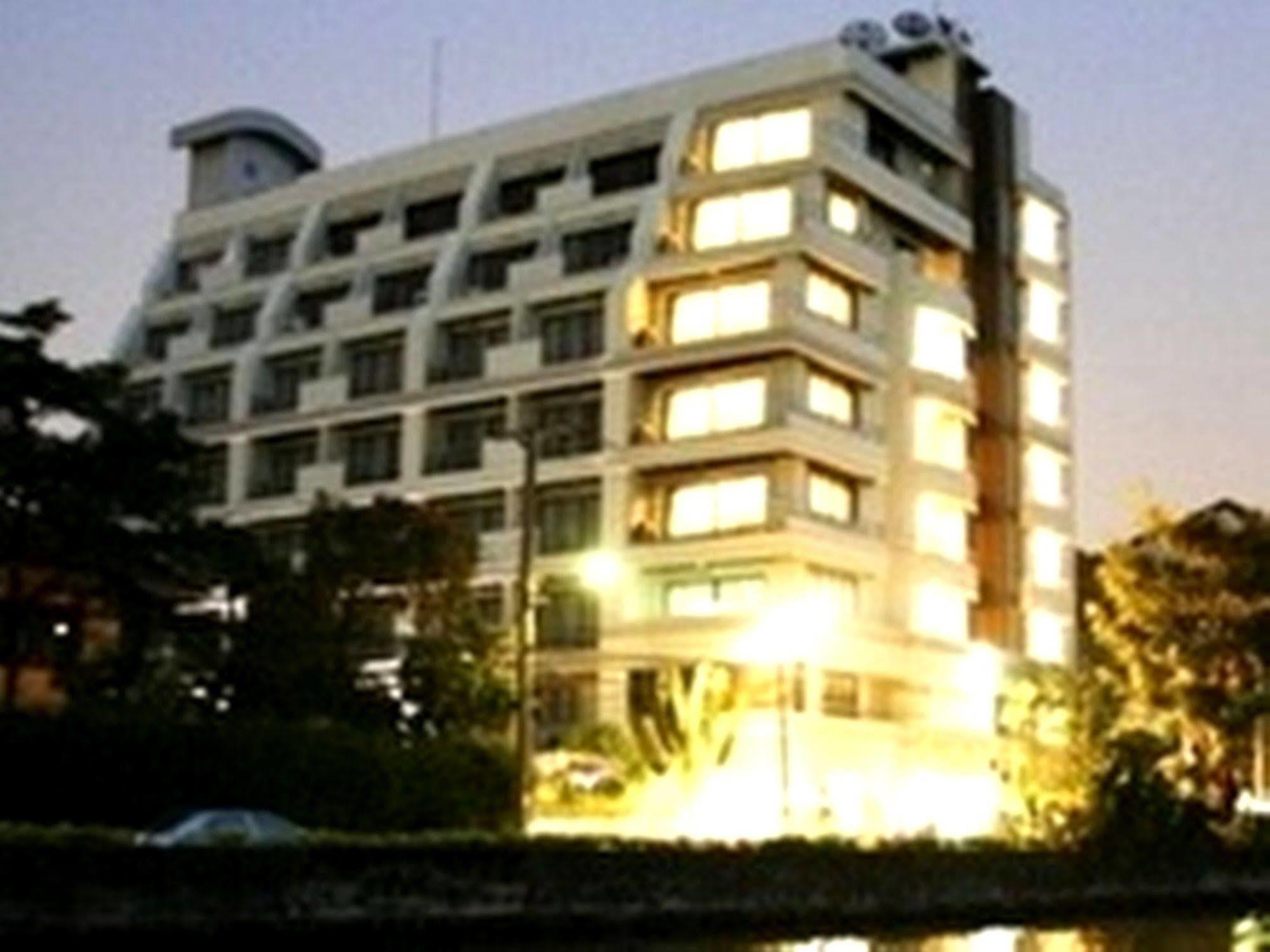 Ziniza The Boutique Service Apartment Bangkok Dış mekan fotoğraf